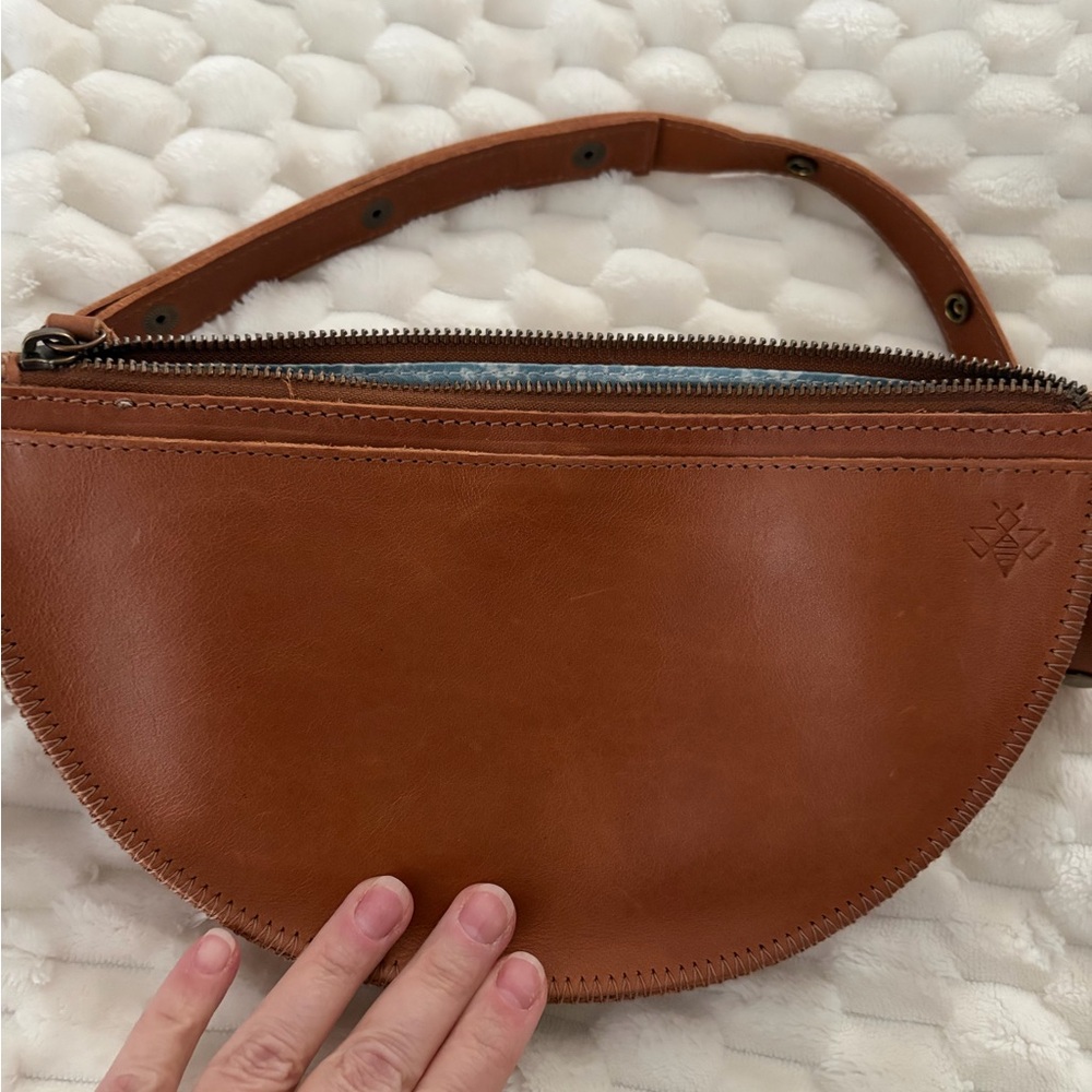 Lyons Leather Co Bee bag